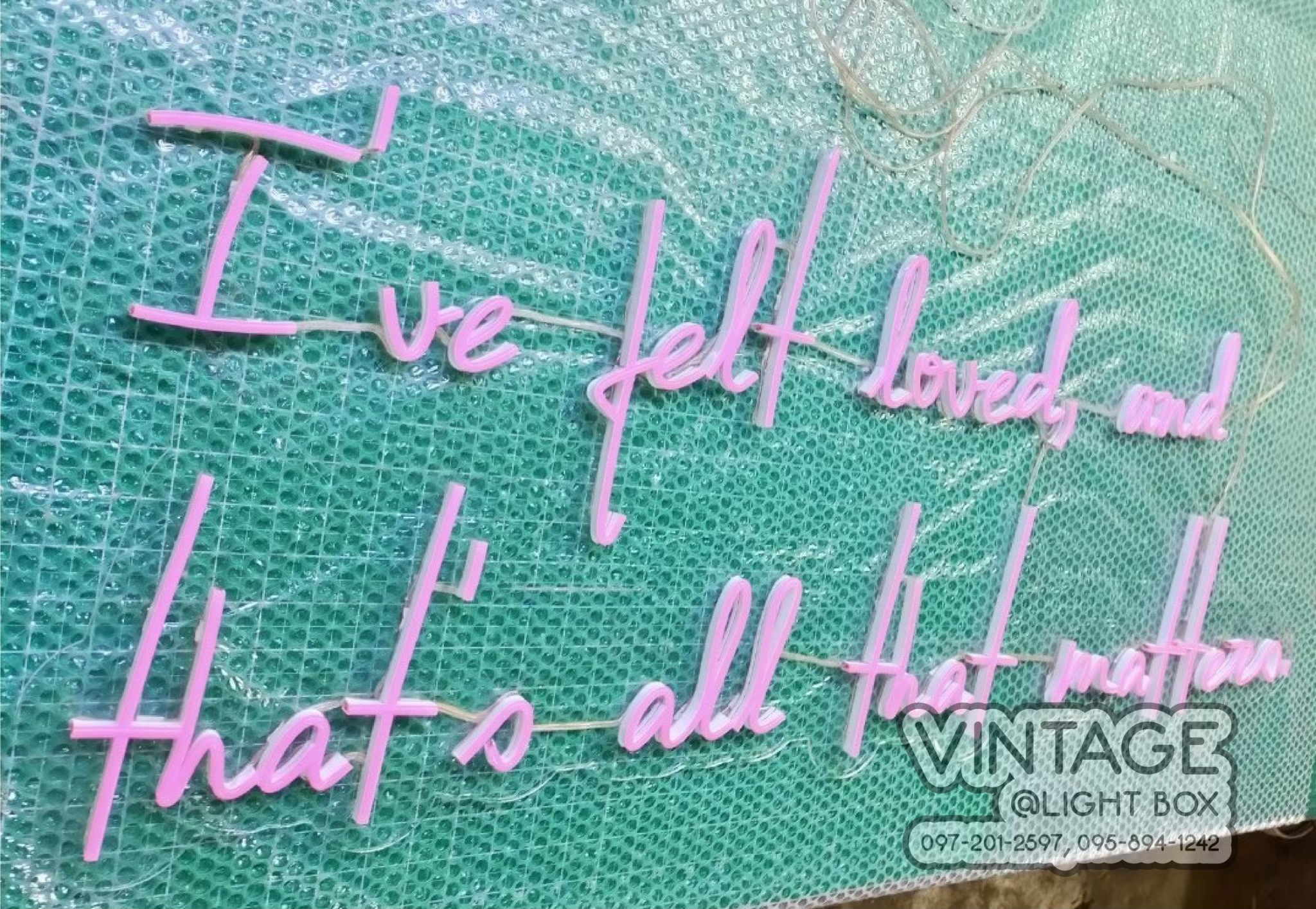 ไฟนีออน เฟค