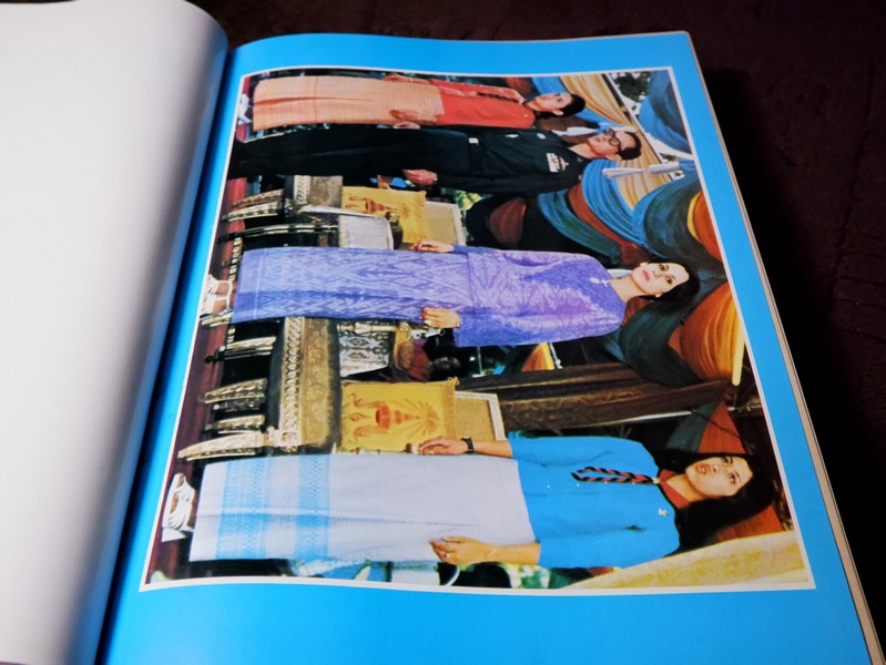 ปิยมหาราชินี กับ พระราชพิธีประจำชาติ โดย ประยุทธ สิทธิพันธ์ เเละ น.ส.พ.อาชญากรรมเบื้องหลังข่าว