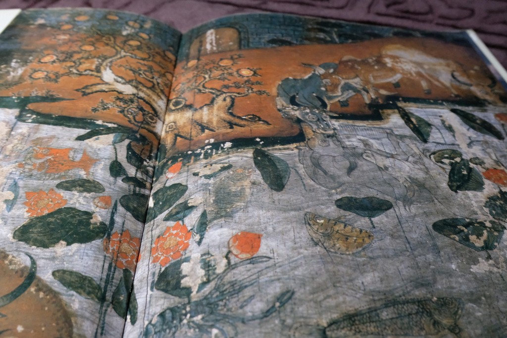 จิตรกรรมฝาผนัง พระที่นั่งพุทไธสวรรค์ โดย เมืองโบราณ ปกเเข็ง ปี 2526