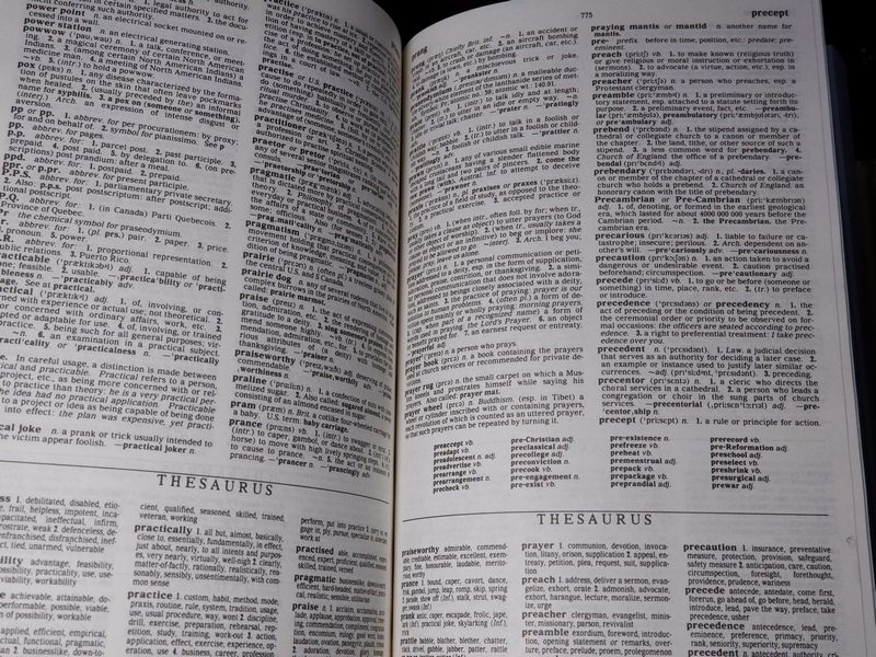 the angus & robertson dictionary and thesaurus in one volume