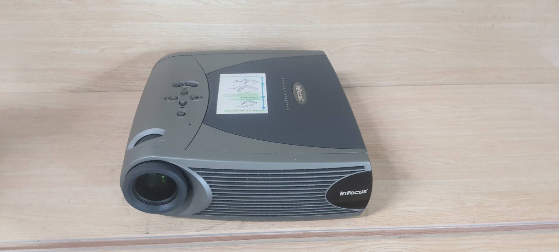 โปรเจคเตอร์ lnfocus รุ่น LP350 มือสอง