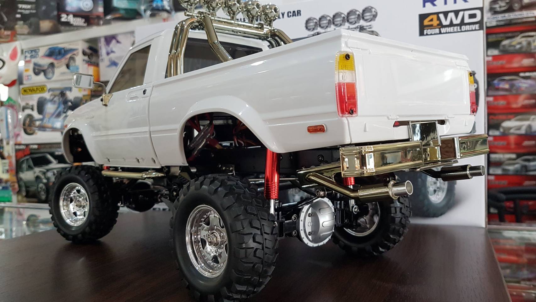 Toyota Hilux High-Lift (RTR)