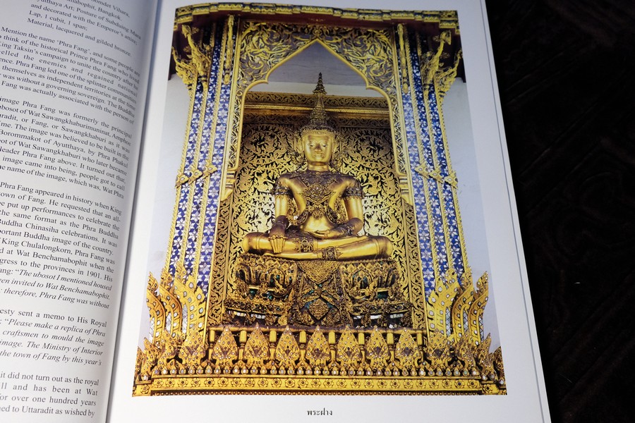 THE SACRED BUDDHA IMAGES OF THAILAND by WARANUN CHUTCHAWANTIPAKORN ปกแข็ง ปี 2547