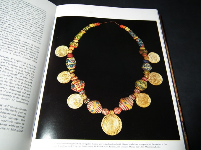จิวเวลลี่โบราณ Jewellery through the ages ปกแข็งเล่มใหญ่ ปี 1970