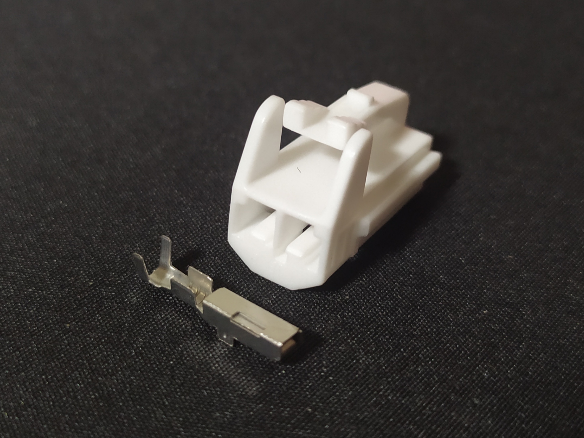 2 พิน ขาว 2.3 #1248