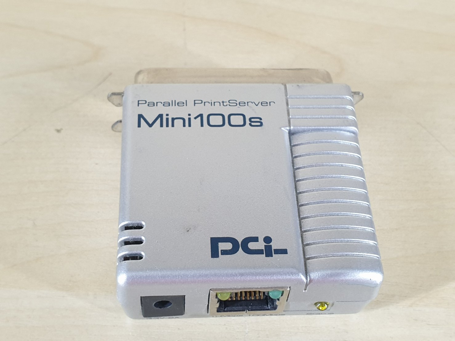อุปกรณ์ Parallel-Port Print Server มาพร้อม 1 พอร์ท 10/100 Mbps รองรับการเชื่อมต่อเครื่องพิมพ์ แบบ Parallel 1 พอร์ท (รองรับ IPP)