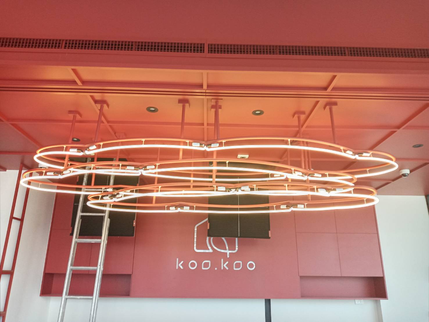 งานป้ายไฟนีออนดัดรูปเมฆ