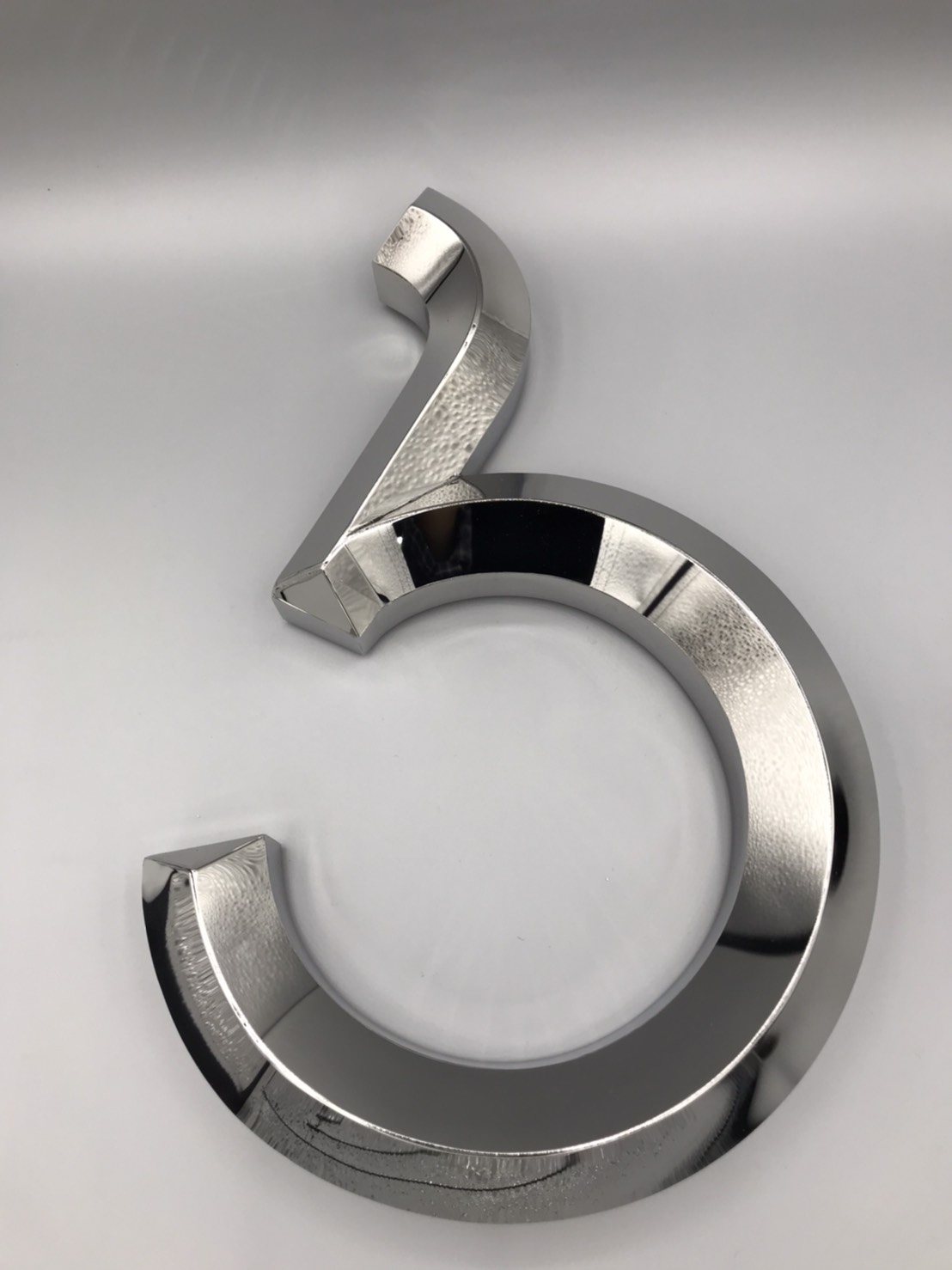 อักษรสามมิติ เลขที่บ้านสามมิติ