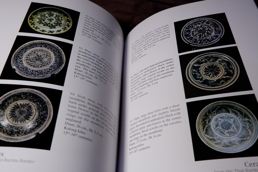 Ceramics from the Thai-Burma Border by Sumitr Pitiphat ปี 1992