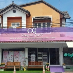 ป้ายอักษรโลหะซิงค์ ร้านCQ COSMETICS QUEEN พ่นสีอุตสหกรรมสีขาว ติดบนสมาร์ทบอร์ดทำสี #ป้ายปทุมคลอง6