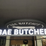 ป้ายตัวอักษรซิงค์ยกขอบ หน้าอะคริลิค ติดไฟออกหน้า LED