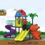 เครื่องเล่นสนามพลาสติกกลางแจ้ง ขนาด 370x225x280 cm โครงสร้างเสาและชิ้นส่วนเหล็กทุกชิ้นผ่านกระบวนการเคลือบสารป้องกันสนิม ( Galvanized ) ปลอดสารพิษและปลอดภัยต่อเด็กตามมาตรฐาน ASTM ประเทศเกาหลี น๊อตและสกรูเป็นระบบกันคลายและปลายตัดมนป้องกันการขีดข่วนเด็กๆพื้น