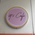 กล่องไฟวงกลม ร้าน itt's Cafe ติดตั้งป้ายอารีย์