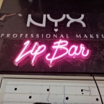 ป้ายไฟนีออน flex สีชมพู ติดบนอะคริลิคใส #LipBar ติดตั้งป้าย Central ภูเก็ต