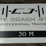 ป้ายอะคริลิคสีขาว ติดสติ๊กเกอร์ไดคัทสีดำ