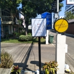 ป้ายกล่องไฟซิงค์ หน้าอะคริลิค ติดเสาพ่นสีดำ - BO NI TO nails&lashes ติดตั้งป้ายพระราม 9 ซอย 41