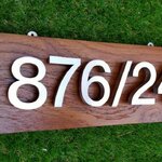 ป้ายอักษรสแตนเลสสีเงินแฮร์ไลน์ ป้ายบ้านเลขที่ รองหลังไม้