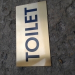 ป้ายกัดกรดทองเหลือง เคลือบด้าน - TOILET