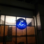 ป้ายไฟร้าน roi bistro สุขุมวิท 26