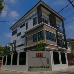 ป้ายตัวอักษรสแตนเลส ยกขอบ ติดบนแผ่นอลูมิเนียมคอมโพสิท ทำสี ยกขอบ - ป้ายบริษัท TSD