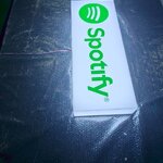 ป้ายกล่องไปอะคริลิคแสงรอบตัว ป้าย Spotity