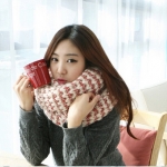 พร้อมส่ง - ผ้าพันคอไหมพรมกันหนาว NC111 (สีขาวแดง)