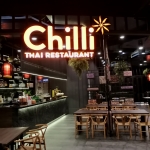 ป้ายอักษรไฟled ออกหน้าไม่มีคิว ติดสติ๊กเกอร์ ติดบนพื้นโลหะสีดำด้าน - ร้านอาหาร #Chilli ติดตั้งป้ายเซ็นทรัลภูเก็ต