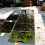 ป้ายทองเหลืองกัดกรด - ความลึกของสระว่ายน้ำ