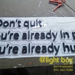 ป้ายอักษรโลหะพ่นสีดำ ติดบนอะคริลิคใส 5 mm