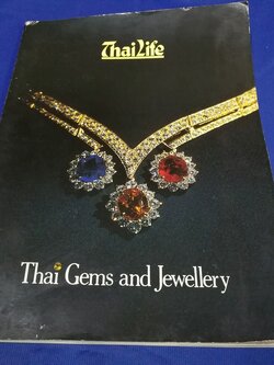 ThaLlife . Thai gems and jeewellery หนา 100 หน้า