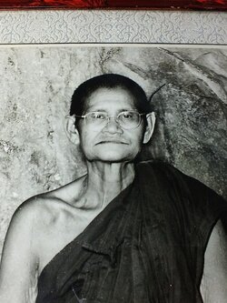 รูปถ่ายไม่ทราบที่ พร้อมกรอบไม้