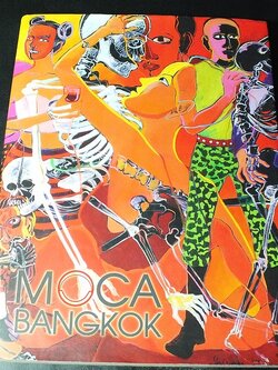 MOCA BANGKOK พิพิธภัณฑ์ศิลปะไทยร่วมสมัย โดย บุญชัย เบญจรงคกุล ปกแข็ง ปี 2555 (สอบถาม)