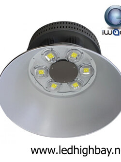 โคมไฮเบย์ LED 300w รุ่นมีพัดลมระบายความร้อน ยี่ห้อ Iwachi (แสงส้ม)