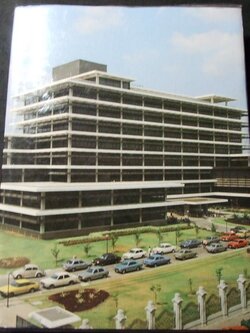 หนังสือ ที่ระลึกในการเปิดอาคารสำนักงานใหญ่ ธนาคารแห่งประเทศไทย 12 ก.ค.2525 ปกแข็ง 365 หน้า พิมพ์ปี 2525