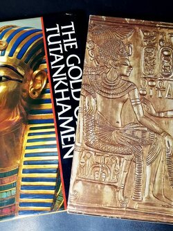 THE GOLD OF TUTANKHAMEN by Kamal EI.Mallakh / Amold C.Brackman ปกแข็ง พิมพ์เเรก ปี 1978